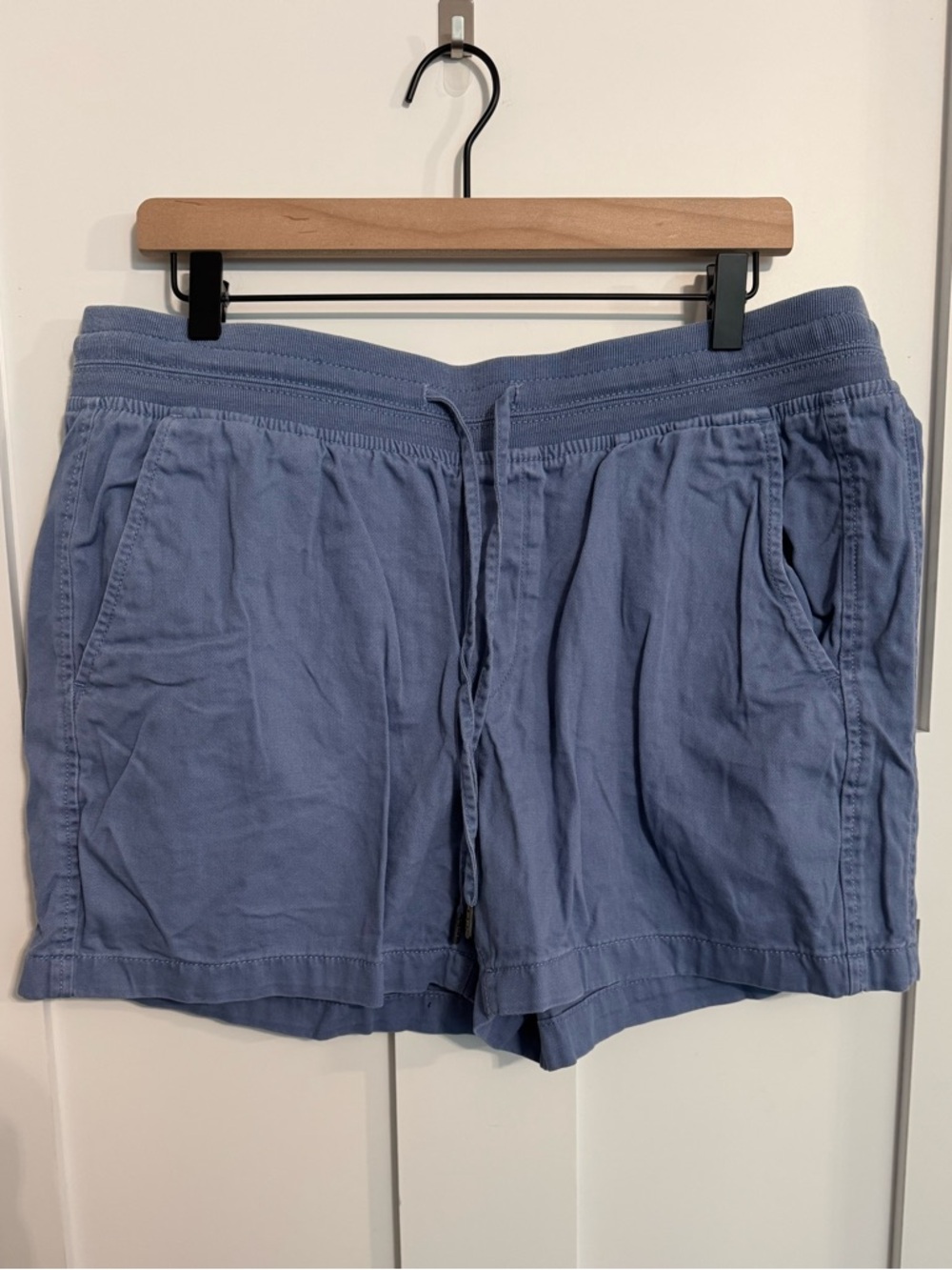 Orvis Women's Light Blue Drawstring Cargo Shorts